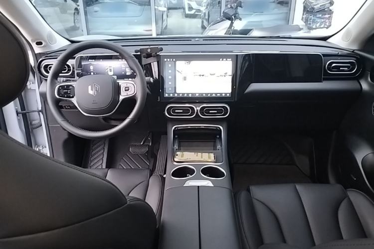 Used Leapmotor C11 2023 Pure Electric Executive Edition Center Console