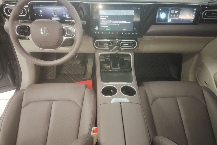 Used Leapmotor C11 2023 Range-Extended 180 Comfort Edition Center Console