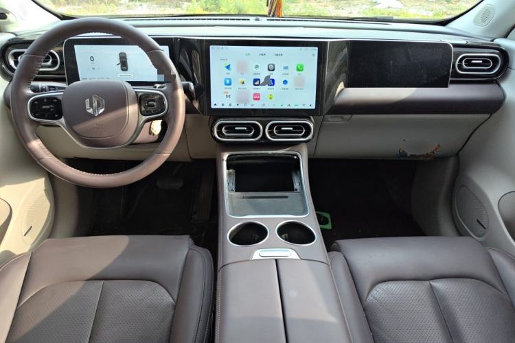 Used Leapmotor C11 2023 Range-Extended 180 Comfort Edition Center Console