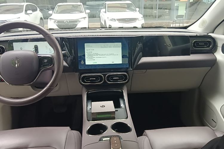 Used Leapmotor C11 2023 Pure Electric 500 Smart Edition Center Console