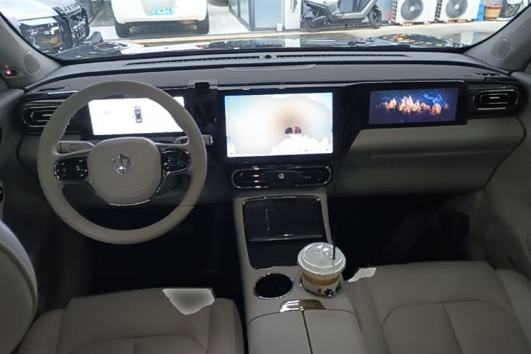 Used Leapmotor C11 2023 Range-Extended 285 Smart Enjoyment Edition Center Console