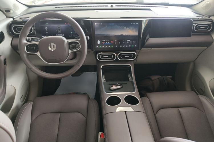 Used Leapmotor C11 2023 Range-Extended 180 Comfort Edition Center Console