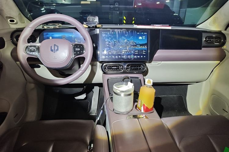 Used Leapmotor C11 2023 Pure Electric 580 All-Wheel-Drive Performance Edition Center Console