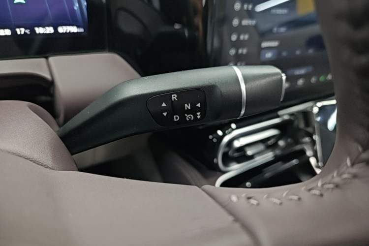 Used Leapmotor C11 2023 Range-Extended 180 Comfort Edition Gear Lever