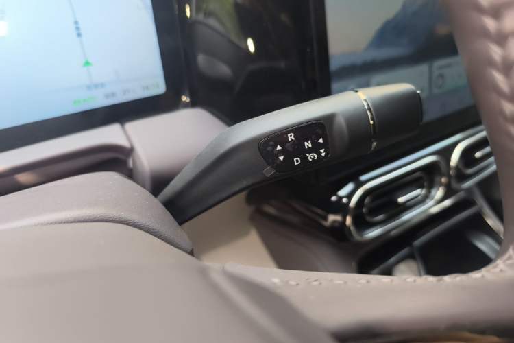 Used Leapmotor C11 2023 Pure Electric 580 All-Wheel-Drive Performance Edition Gear Lever
