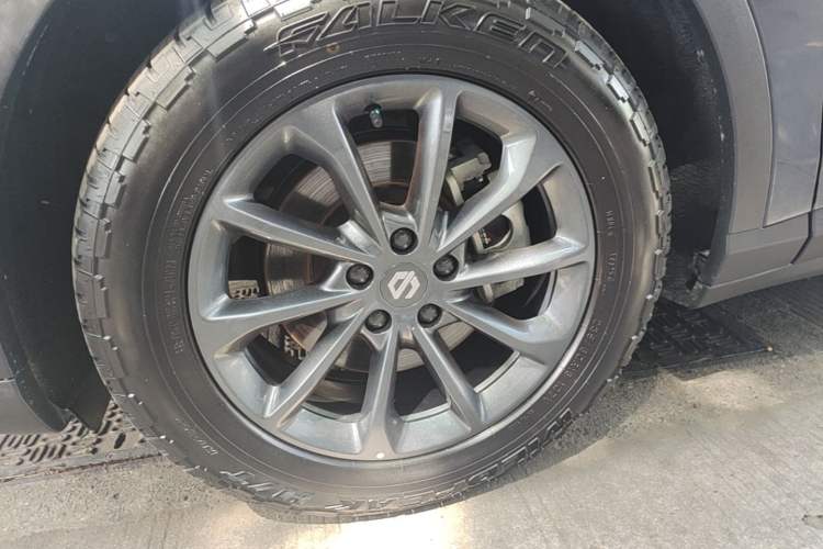 Used Leapmotor C11 2023 Pure Electric 500 Comfort Edition Left Front Wheel Hub