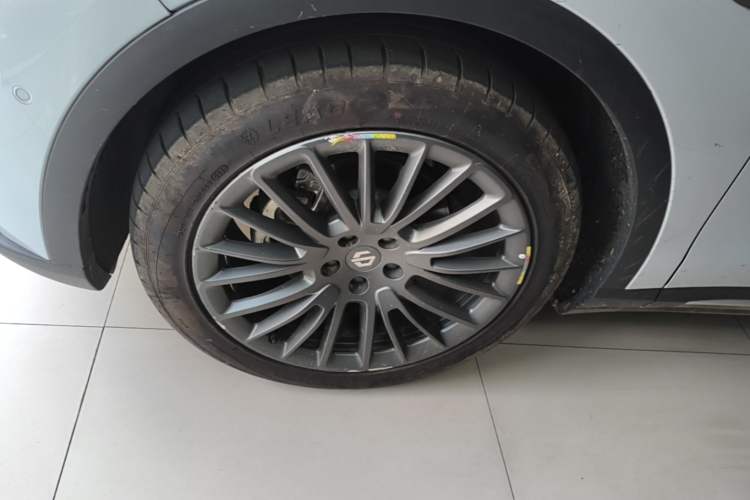 Used Leapmotor C11 2023 Range-Extended 285 Smart Enjoyment Edition Left Front Wheel Hub