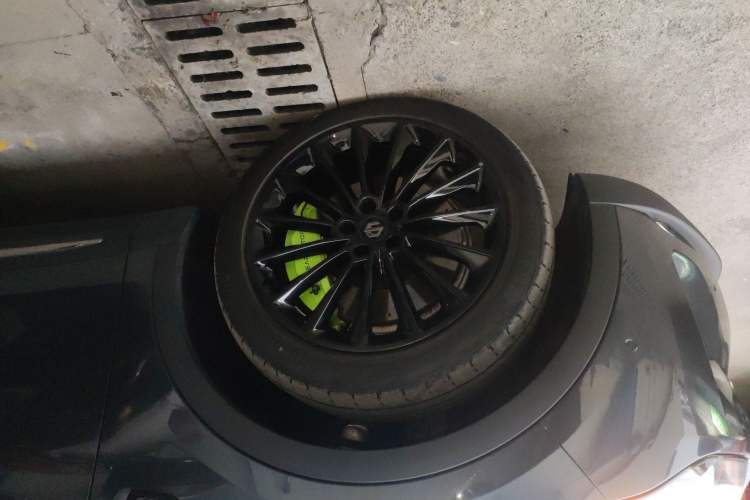 Used Leapmotor C11 2023 Pure Electric 580 All-Wheel-Drive Performance Edition Left Front Wheel Hub