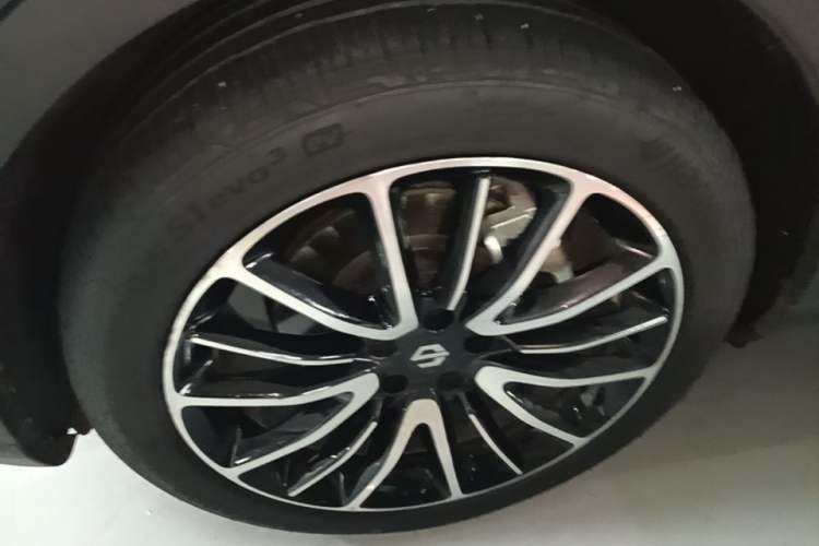 Used Leapmotor C11 2023 Pure Electric 500 Comfort Edition Left Front Wheel Hub