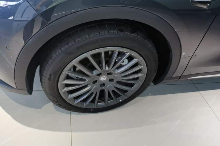 Used Leapmotor C11 2023 Pure Electric 500 Zhixing Edition Left Front Wheel Hub