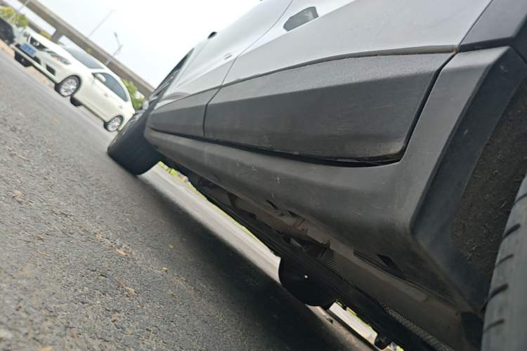 Used Leapmotor C11 2023 Range-Extended 180 Comfort Edition Left Side Sill