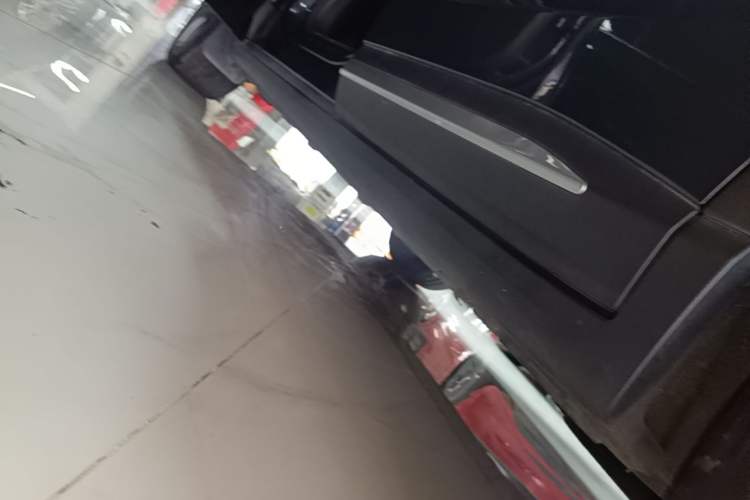 Used Leapmotor C11 2023 Range-Extended 300 Smart Enjoyment Edition Left Side Sill