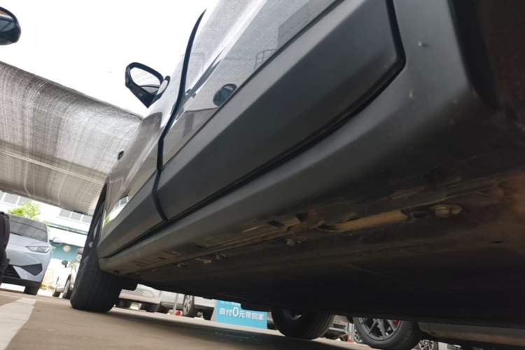 Used Leapmotor C11 2023 Pure Electric 500 Comfort Edition Left Side Sill