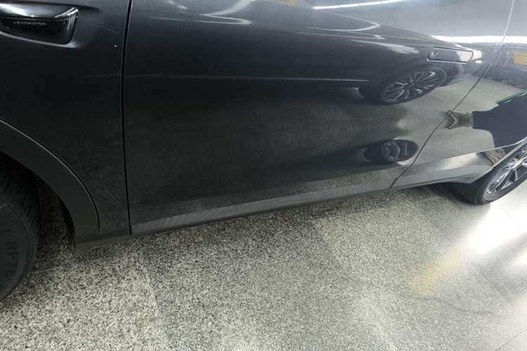 Used Leapmotor C11 2023 Range-Extended 180 Comfort Edition Left Side Sill