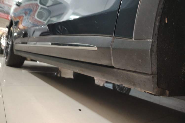 Used Leapmotor C11 2023 Pure Electric 580 All-Wheel-Drive Performance Edition Right Side Sill