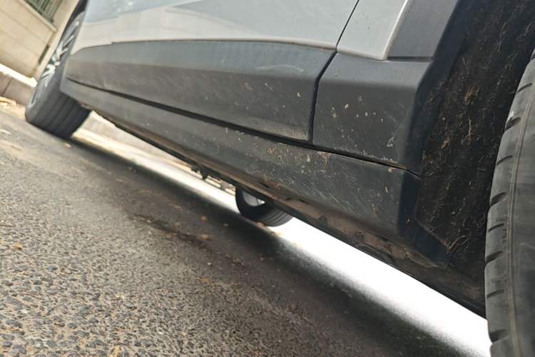 Used Leapmotor C11 2023 Range-Extended 180 Comfort Edition Right Side Sill