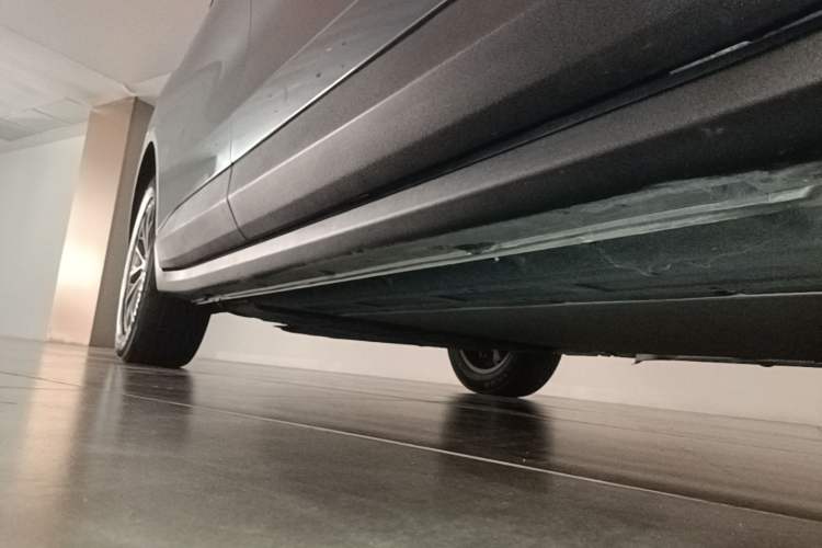 Used Leapmotor C11 2023 Range-Extended 180 Comfort Edition Right Side Sill