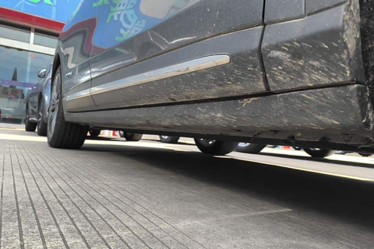 Used Leapmotor C11 2023 Pure Electric 500 Smart Edition Right Side Sill