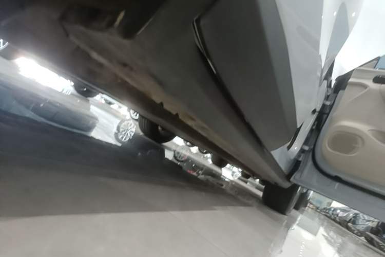 Used Leapmotor C11 2023 Range-Extended 300 Comfort Edition Right Side Sill