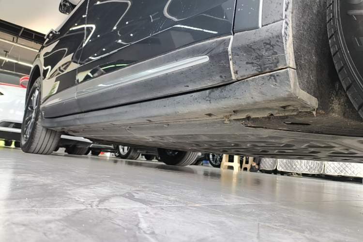 Used Leapmotor C11 2023 Pure Electric 500 Smart Edition Right Side Sill