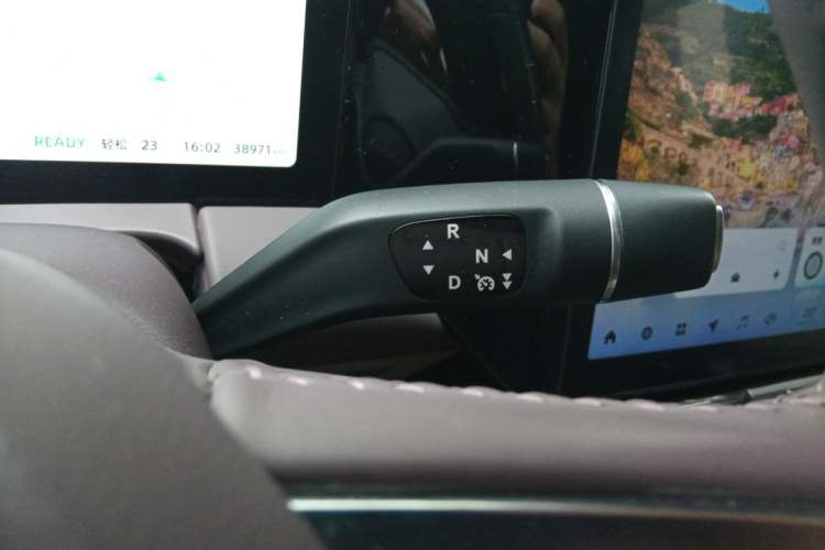 Used Leapmotor C11 2023 Extended-Range 285 Comfort Edition Gear Lever