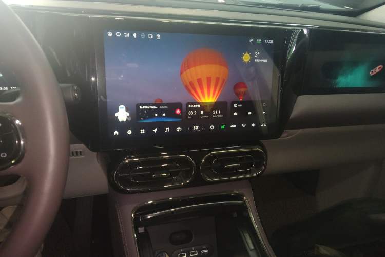 Used Leapmotor C11 2023 Range-Extended 285 Smart Enjoyment Edition Audio And AC Panel
