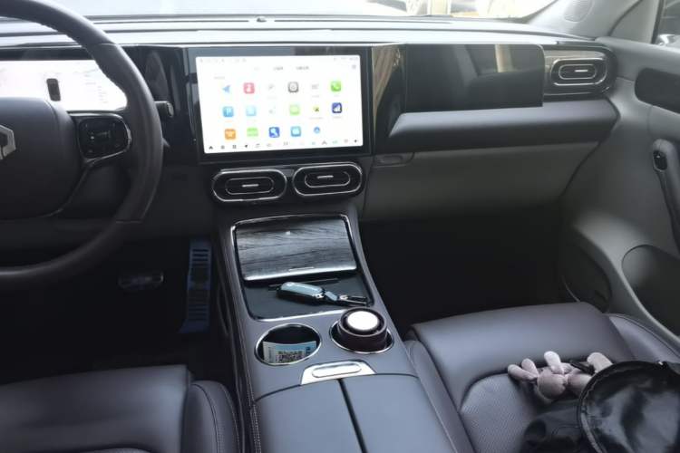 Used Leapmotor C11 2023 Range-Extended 285 Smart Enjoyment Edition Audio And AC Panel