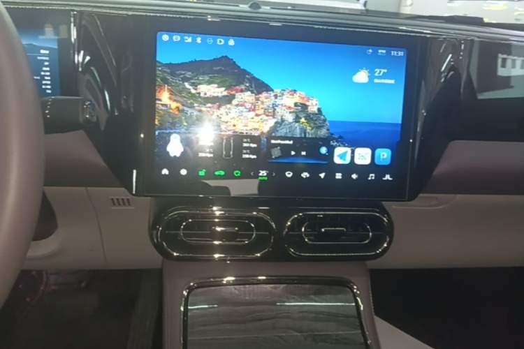 Used Leapmotor C11 2023 Range-Extended 285 Smart Enjoyment Edition Audio And AC Panel
