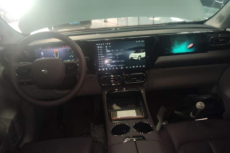 Used Leapmotor C11 2023 Range-Extended 285 Smart Enjoyment Edition Center Console