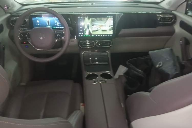 Used Leapmotor C11 2023 Range-Extended 285 Smart Enjoyment Edition Center Console