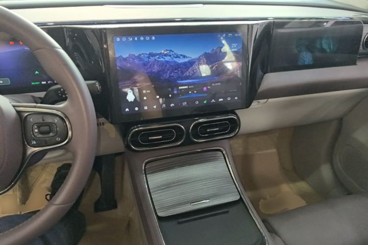 Used Leapmotor C11 2023 Pure Electric 500 Smart Edition Center Console