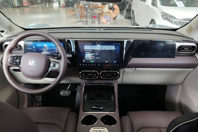 Used Leapmotor C11 2023 Range-Extended 285 Smart Enjoyment Edition Center Console