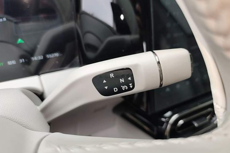 Used Leapmotor C11 2023 Extended-Range 285 Comfort Edition Gear Lever