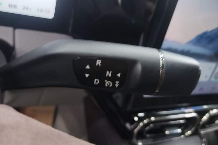 Used Leapmotor C11 2023 Pure Electric 500 Smart Edition Gear Lever