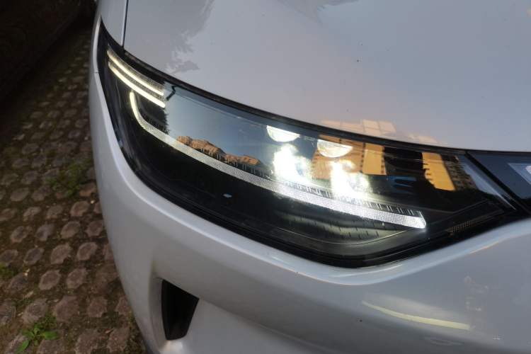 Used Leapmotor C11 2023 Pure Electric 650 ZhiXiang Edition Right Front Headlight
