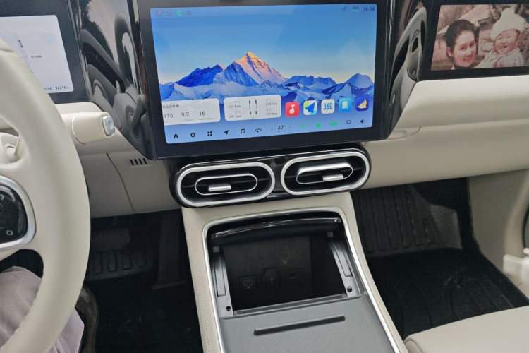 Used Leapmotor C11 2023 Range-Extended 180 Comfort Edition Audio And AC Panel