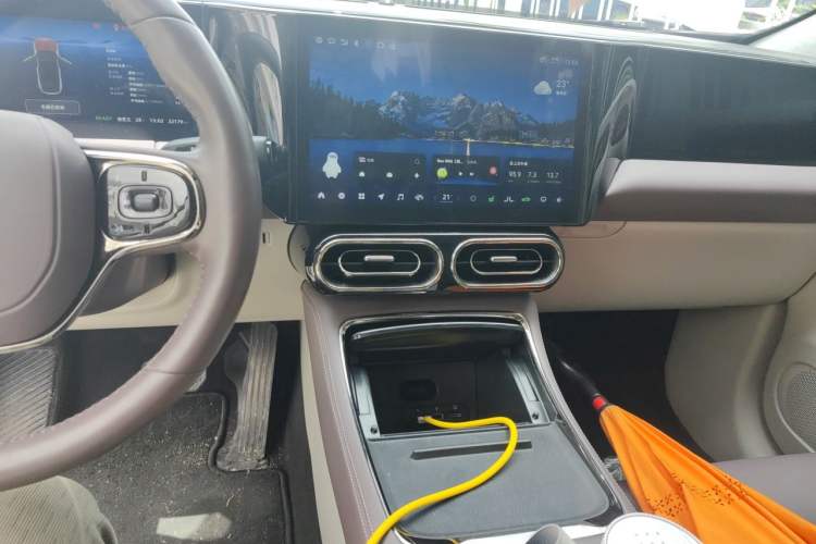 Used Leapmotor C11 2023 Range-Extended 285 Smart Enjoyment Edition Audio And AC Panel