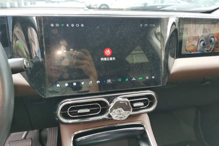 Used Leapmotor C11 2023 Range-Extended 285 Smart Enjoyment Edition Audio And AC Panel
