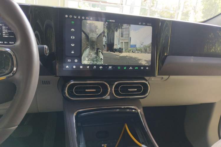 Used Leapmotor C11 2023 Range-Extended 285 Smart Enjoyment Edition Audio And AC Panel