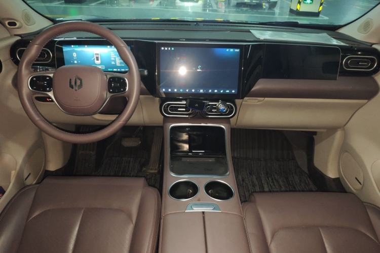 Used Leapmotor C11 2023 Range-Extended 180 Comfort Edition Center Console