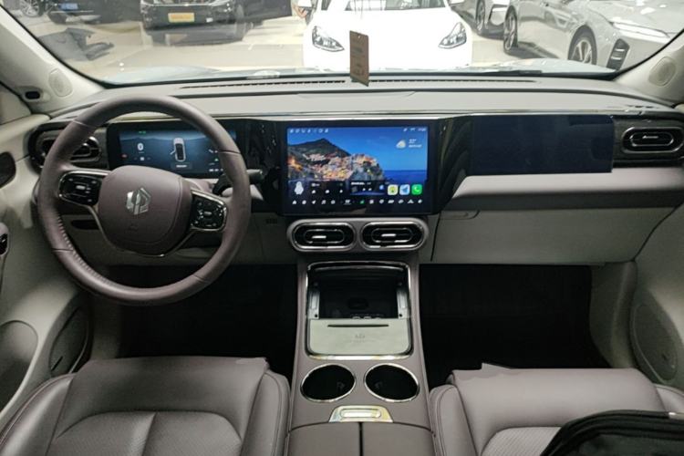 Used Leapmotor C11 2023 Range-Extended 300 Smart Enjoyment Edition Center Console