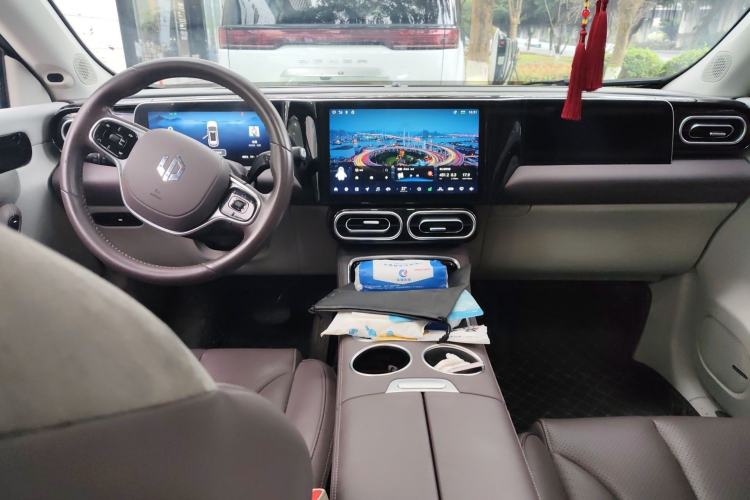 Used Leapmotor C11 2023 Range-Extended 180 Comfort Edition Center Console