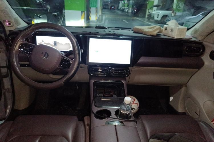 Used Leapmotor C11 2023 Range-Extended 285 Smart Enjoyment Edition Center Console