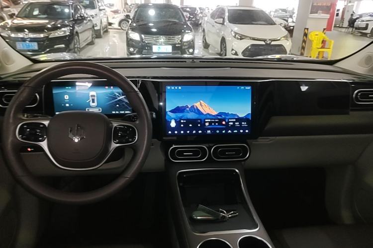 Used Leapmotor C11 2023 Range-Extended 200 Comfort Edition Center Console