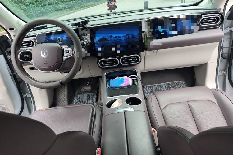 Used Leapmotor C11 2023 Range-Extended 180 Comfort Edition Center Console