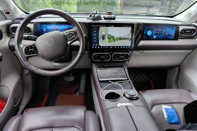 Used Leapmotor C11 2023 Range-Extended 285 Smart Enjoyment Edition Center Console