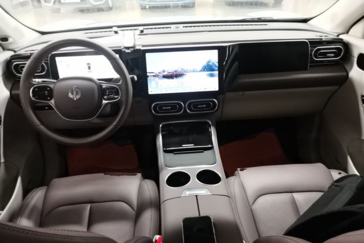 Used Leapmotor C11 2023 Extended-Range 285 Comfort Edition Center Console
