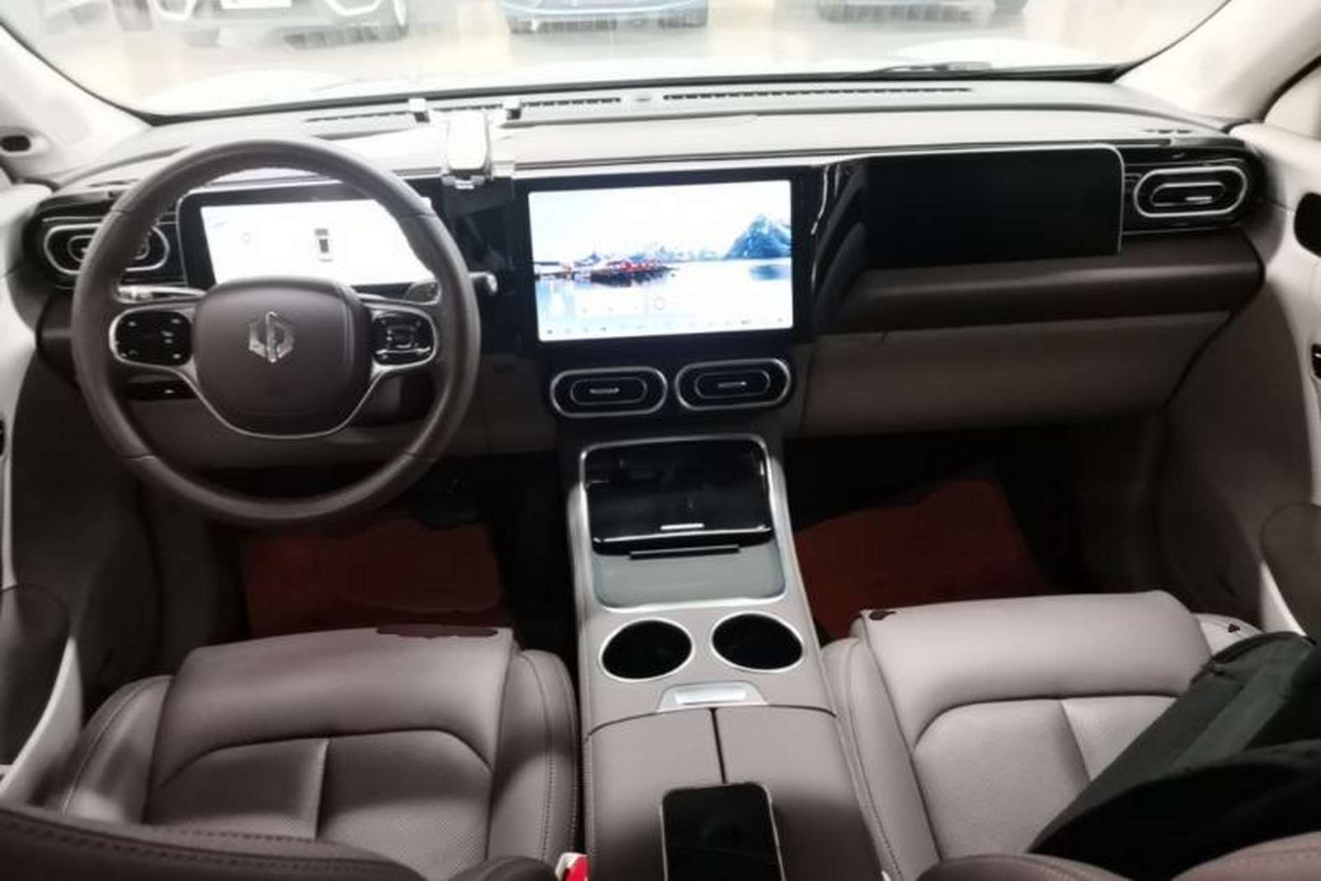 Used Leapmotor C11 2023 Extended-Range 285 Comfort Edition Center Console