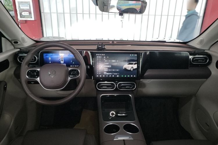Used Leapmotor C11 2023 Range-Extended 300 Comfort Edition Center Console