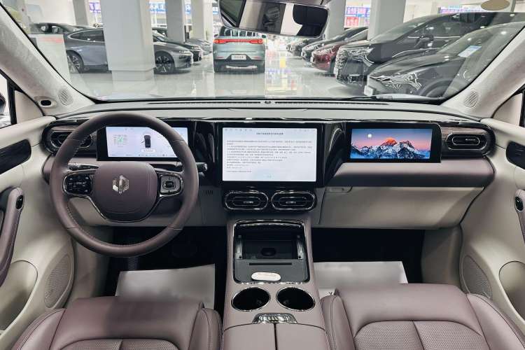 Used Leapmotor C11 2023 Range-Extended 285 Smart Enjoyment Edition Interior 1